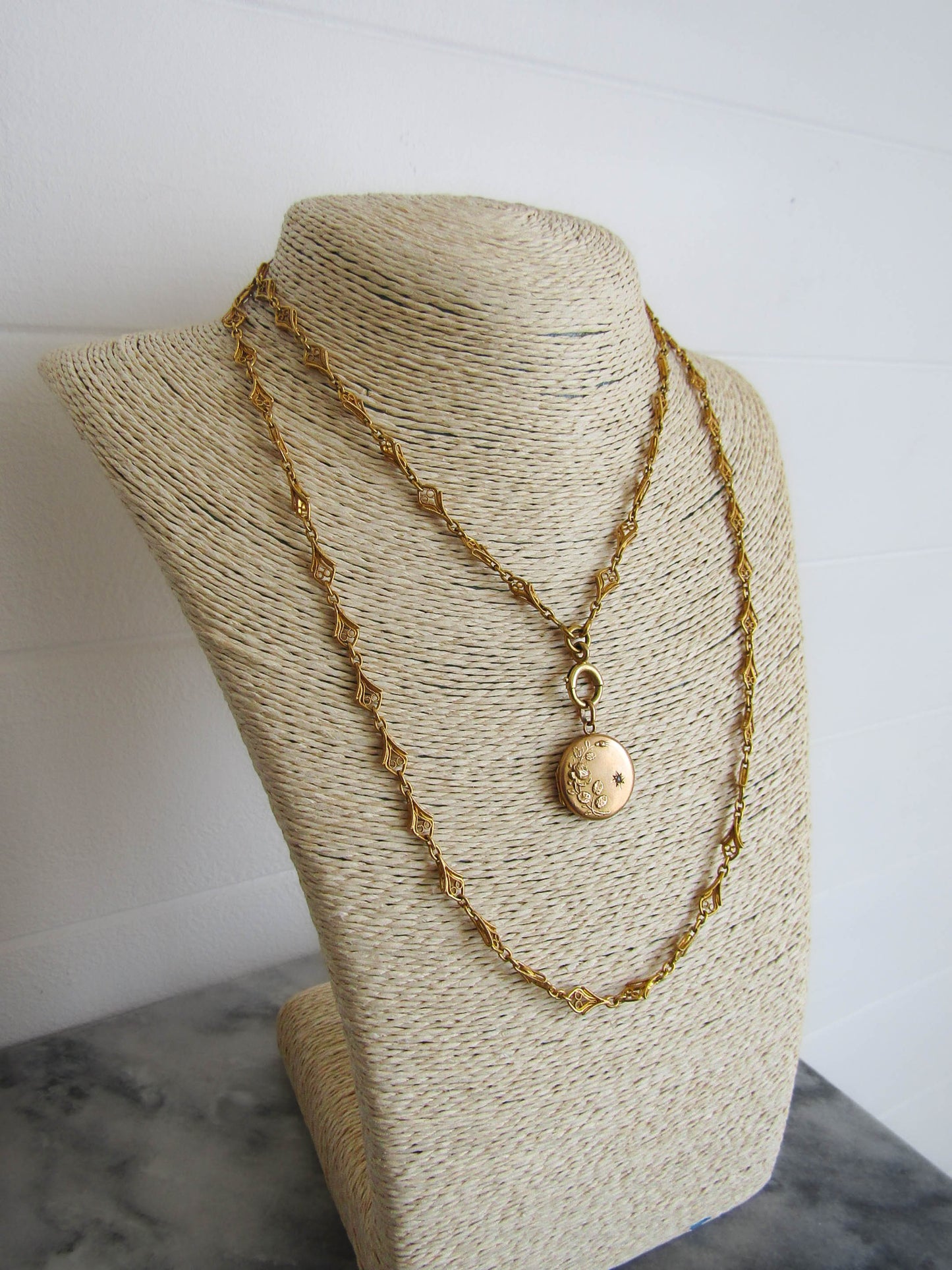 18K Solid Gold Art Nouveau Small French Locket c. 1900