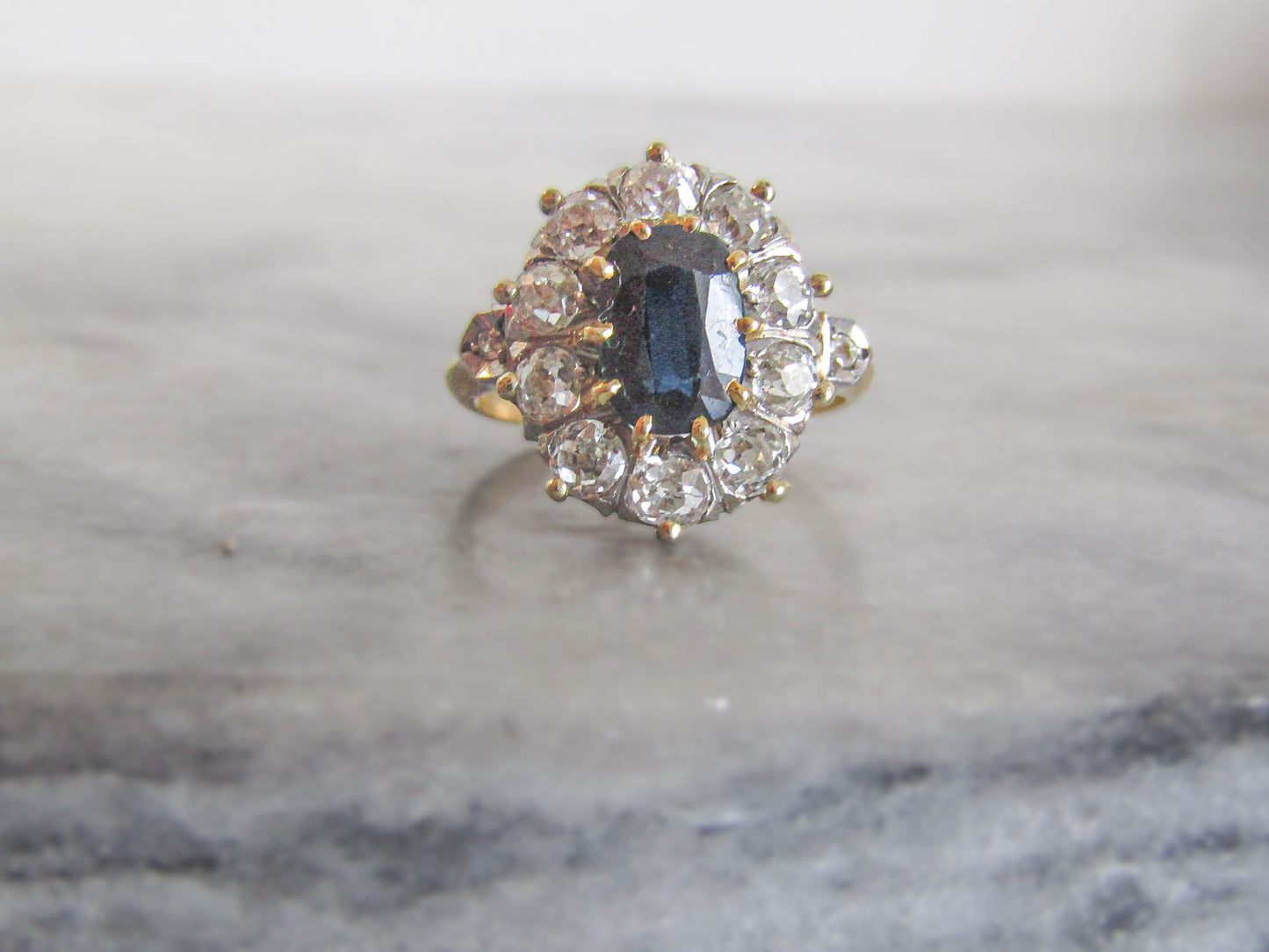 1.7 Carat Art Deco Sapphire and Diamond Platinum Ring, Antique Pompadour Daisy Ring c. 1910