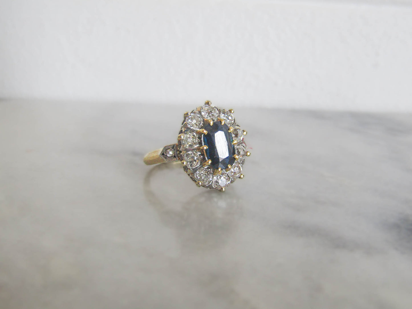 1.7 Carat Art Deco Sapphire and Diamond Platinum Ring, Antique Pompadour Daisy Ring c. 1910