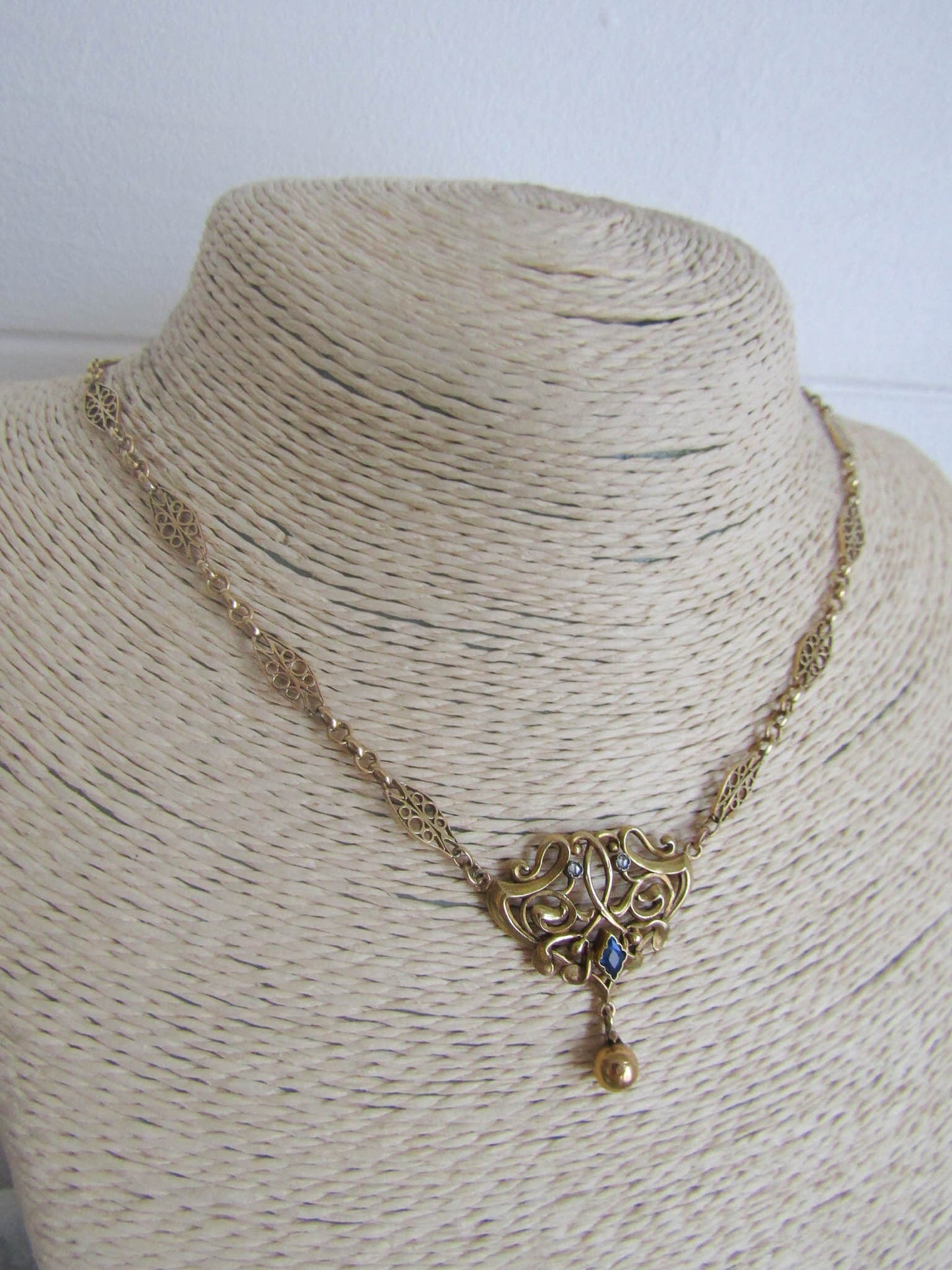 Art Nouveau Solid 18K Gold Mistletoe Pendant Necklace c. 1900