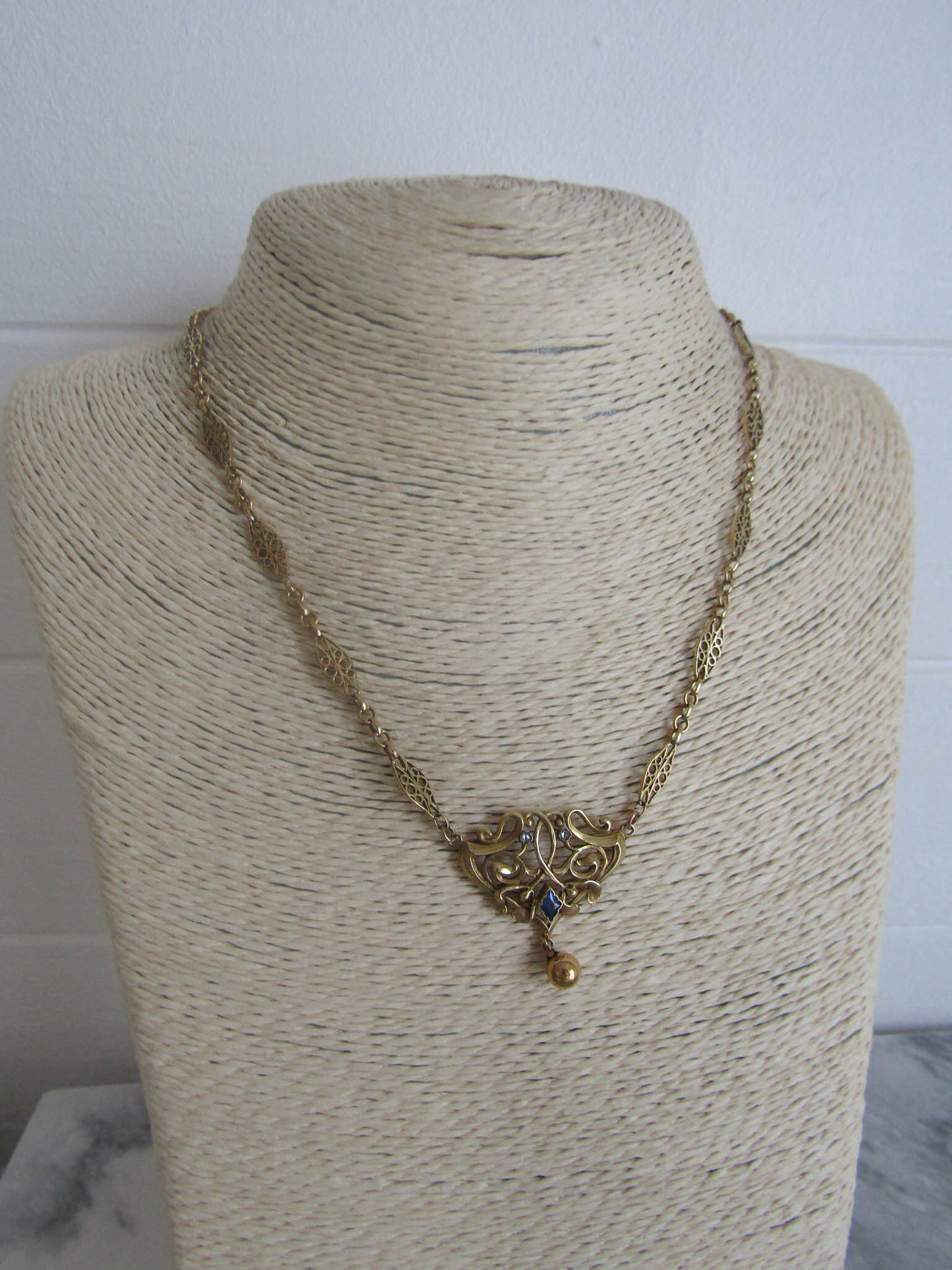 Art Nouveau Solid 18K Gold Mistletoe Pendant Necklace c. 1900