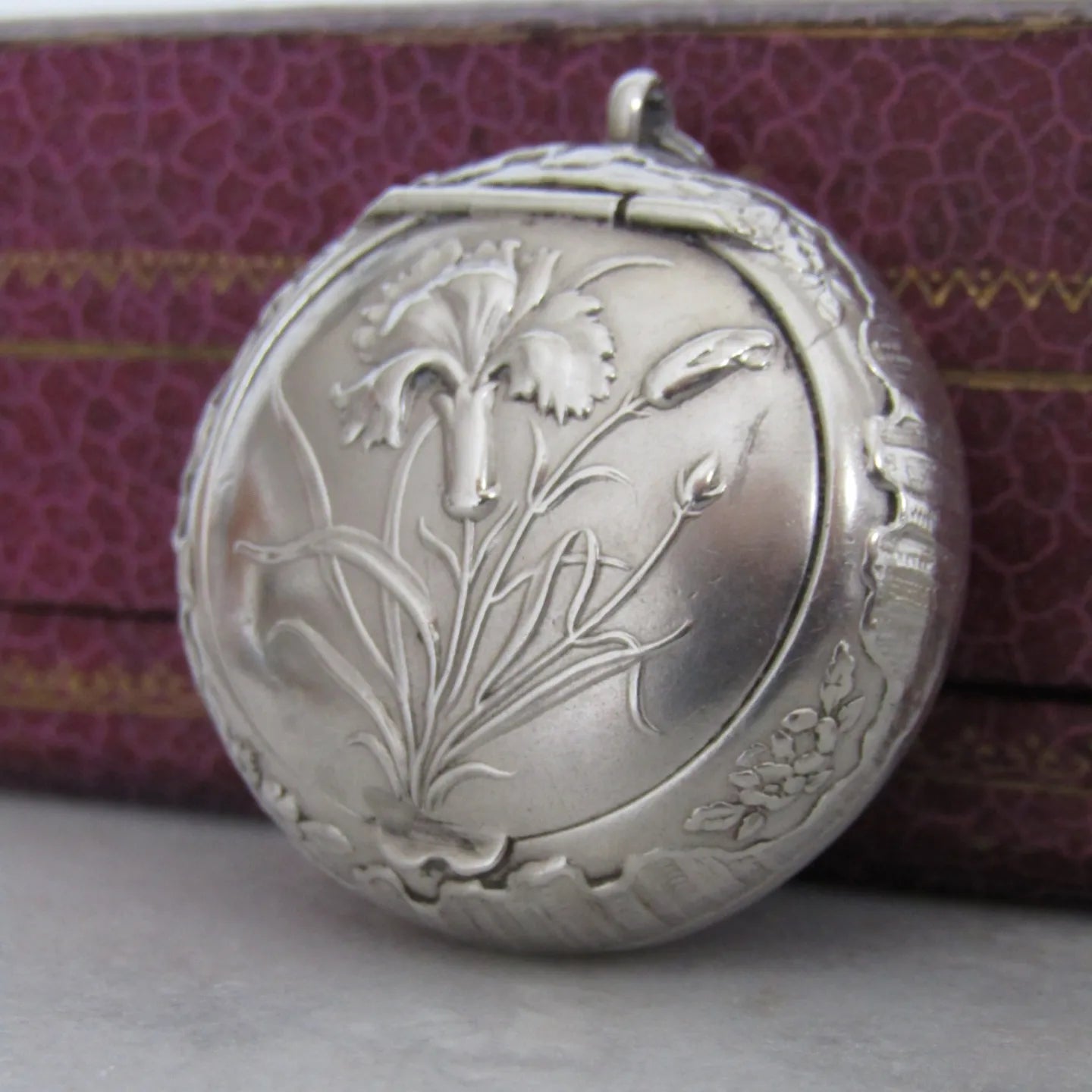 Art Nouveau French Silver Powderbox Pendant, Antique French Prudent QUITTE Locket c. 1890