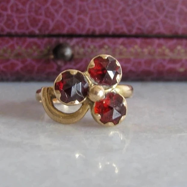 18K Perpignan Garnet Clover Ring c. 1900