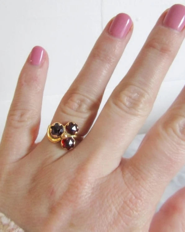 18K Perpignan Garnet Clover Ring c. 1900