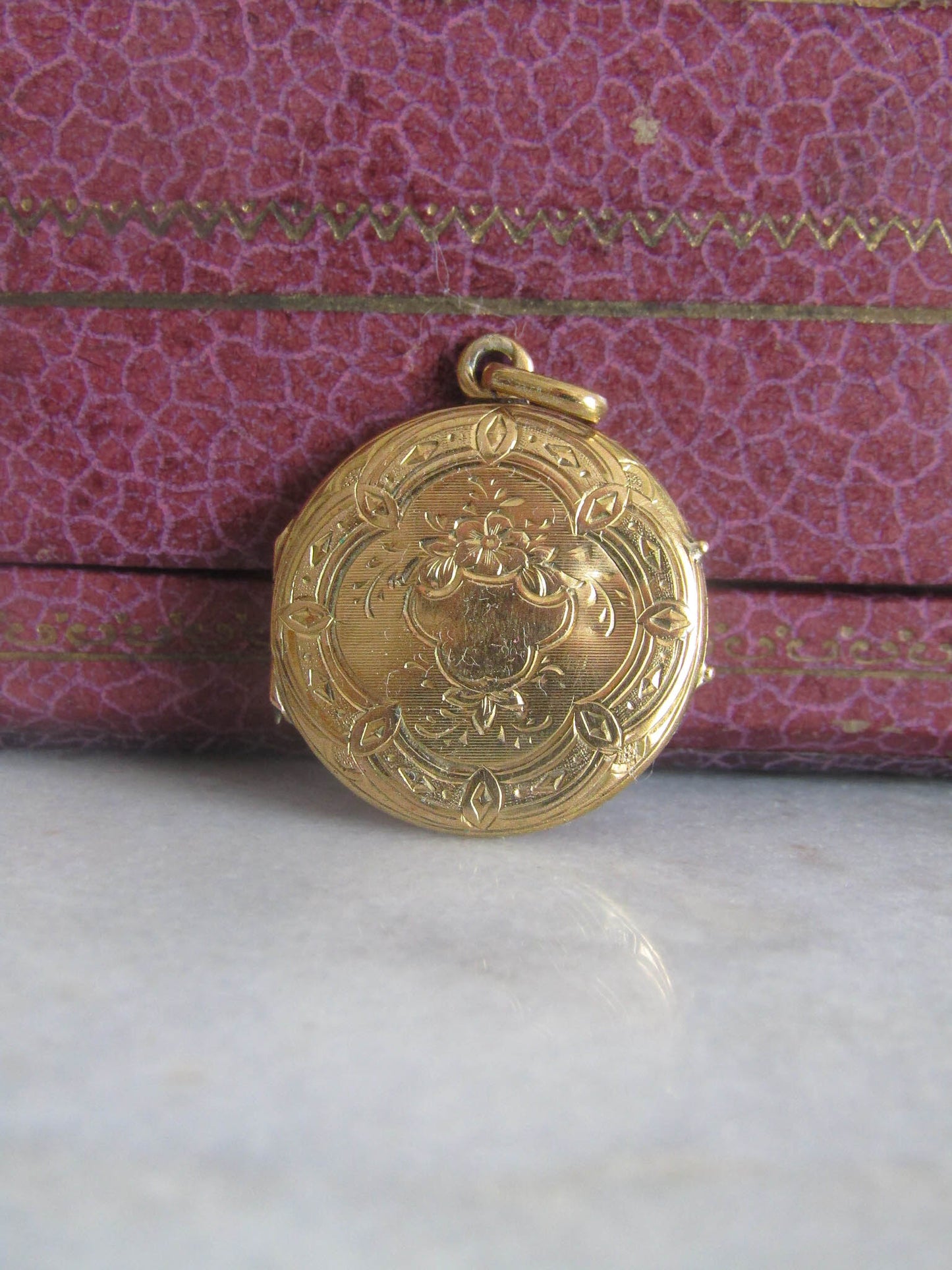 Antique 18K Solid Gold Guilloche Round Locke, French Victorian Engine Turned Locket