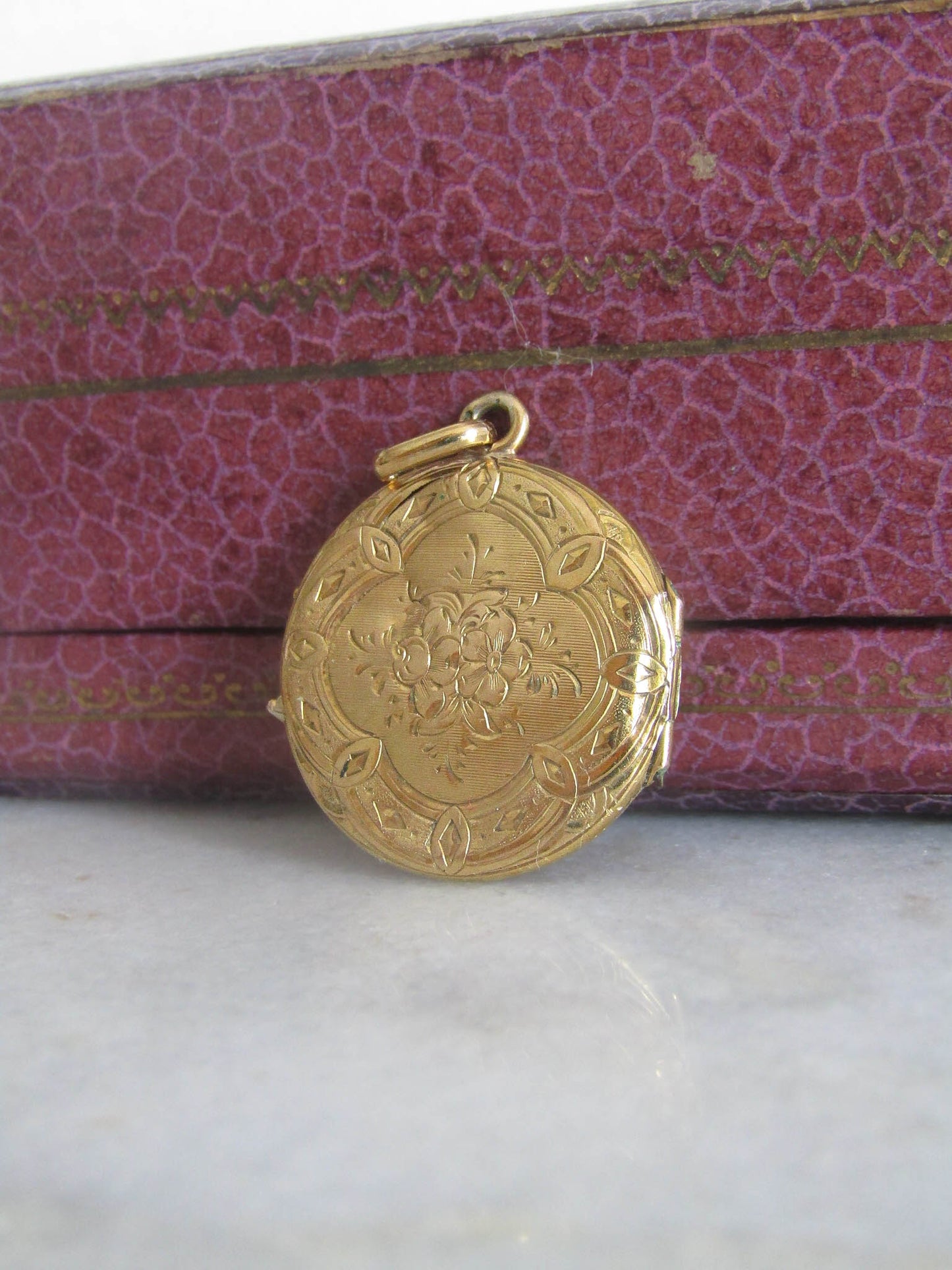 Antique 18K Solid Gold Guilloche Round Locke, French Victorian Engine Turned Locket