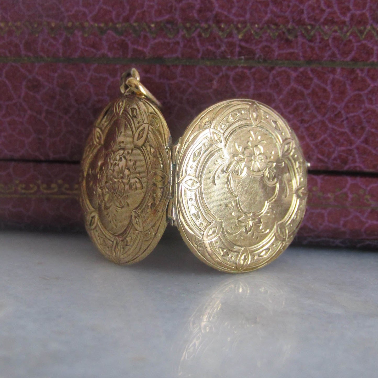 Antique 18K Solid Gold Guilloche Round Locke, French Victorian Engine Turned Locket