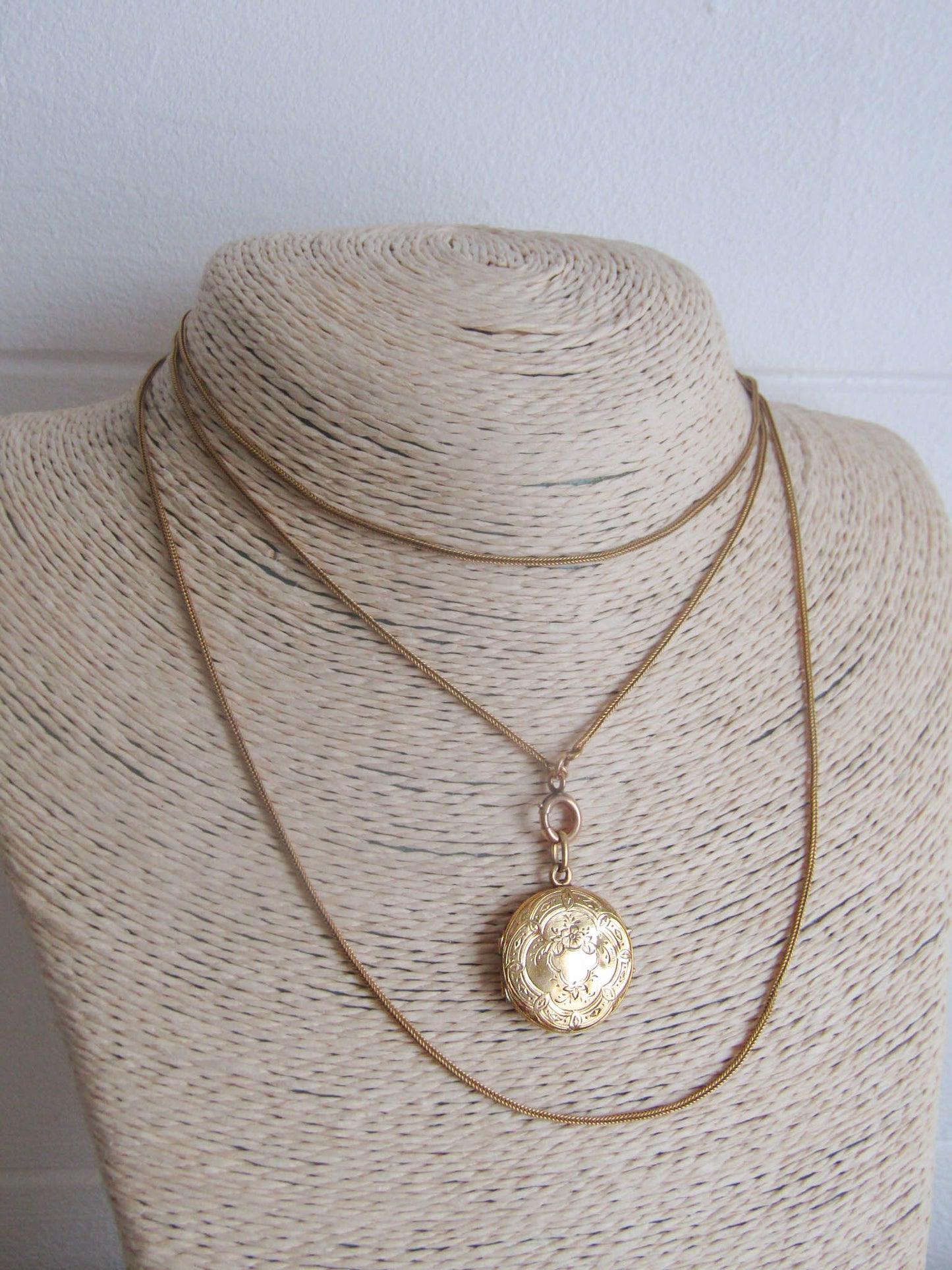 Antique 18K Solid Gold Guilloche Round Locke, French Victorian Engine Turned Locket