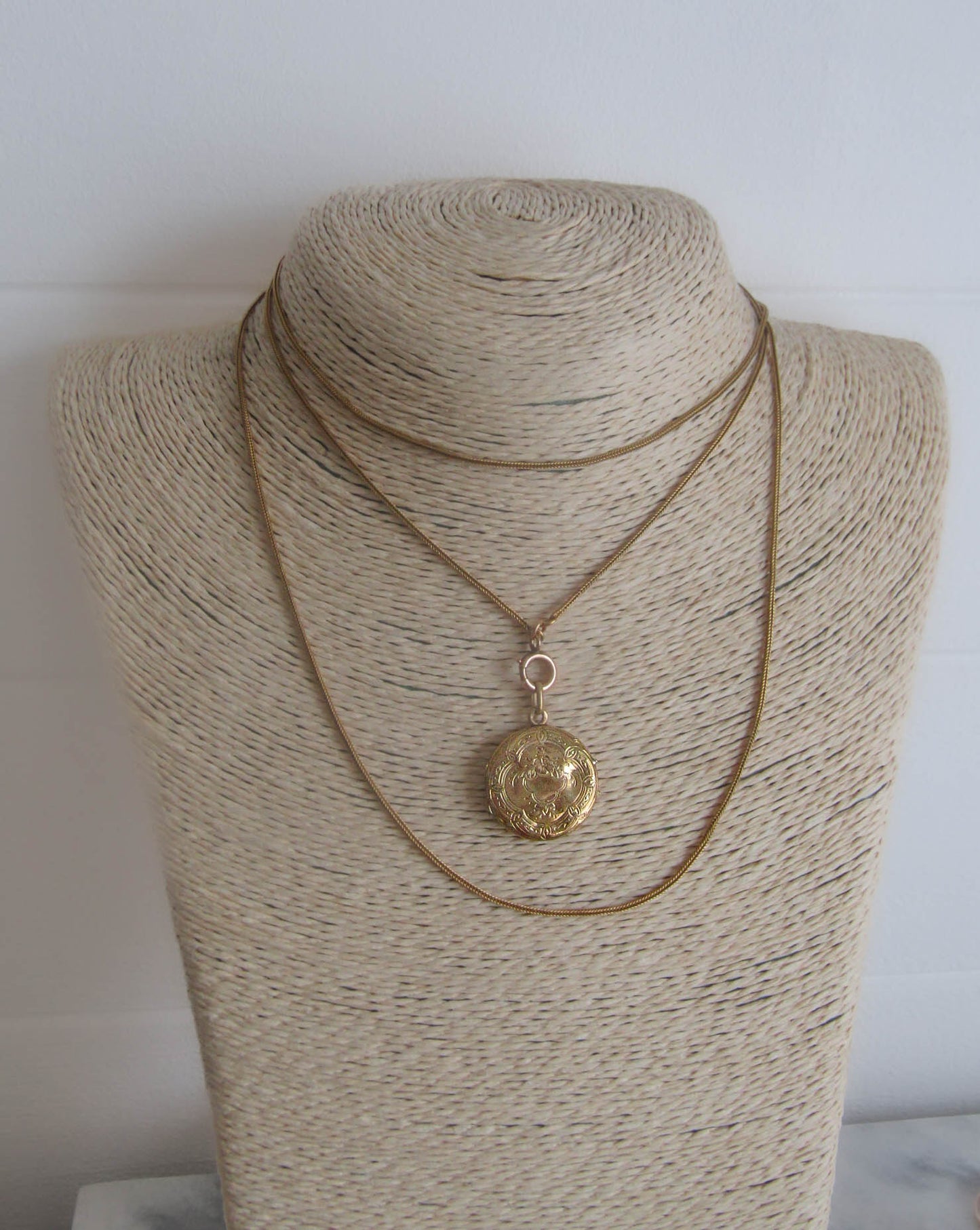 Antique 18K Solid Gold Guilloche Round Locke, French Victorian Engine Turned Locket