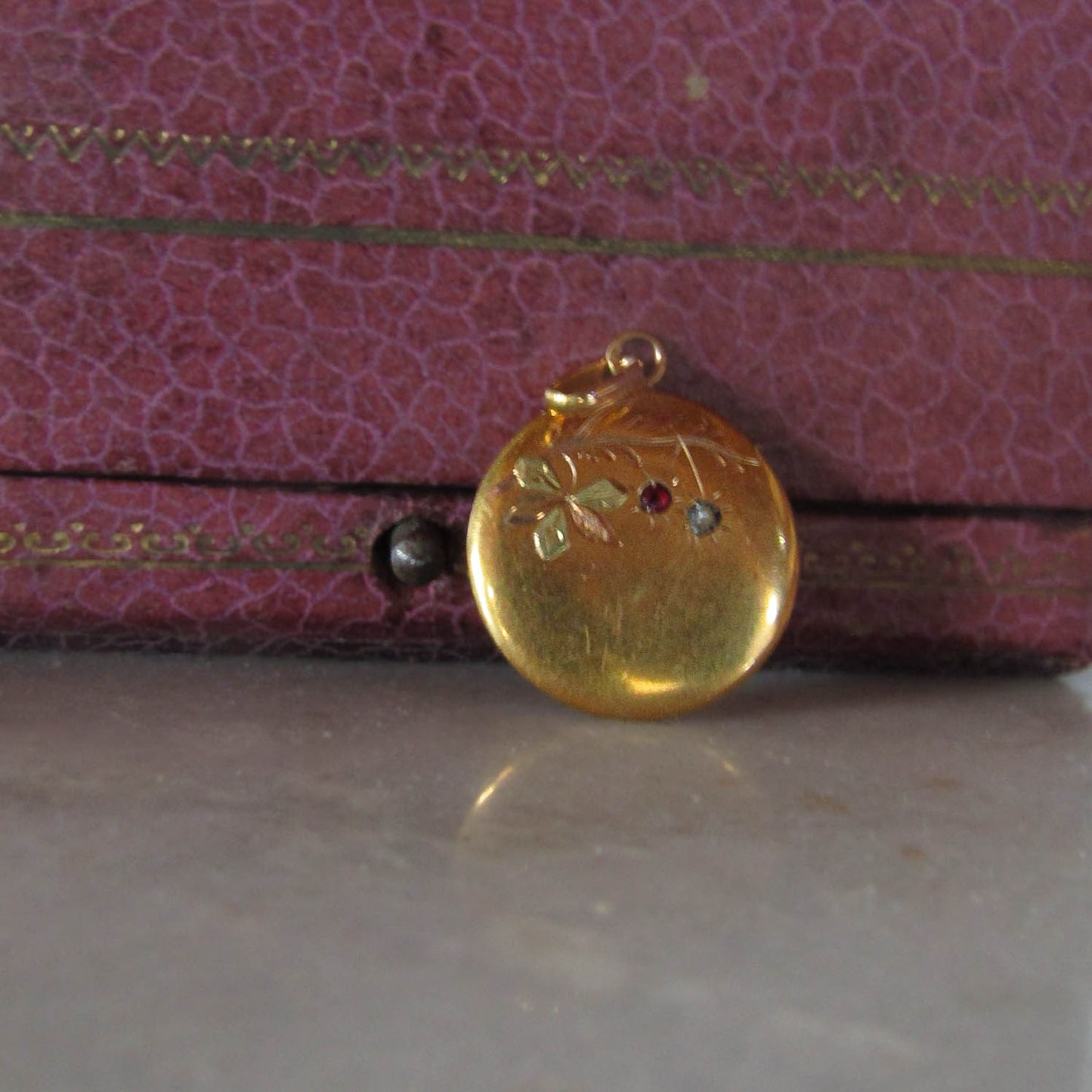 Antique French Belle Epoque 18K Solid Gold Round Pendant c. 1900
