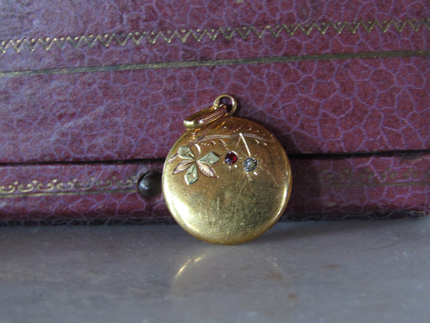 Antique French Belle Epoque 18K Solid Gold Round Pendant c. 1900