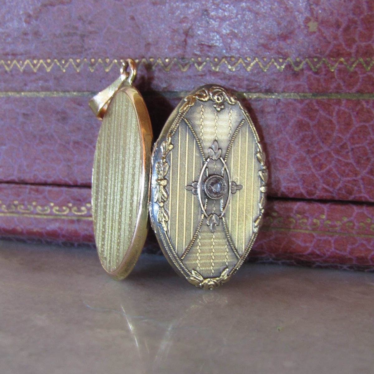 Antique 18K Solid Gold Edwardian Locket with Diamond c. 1900