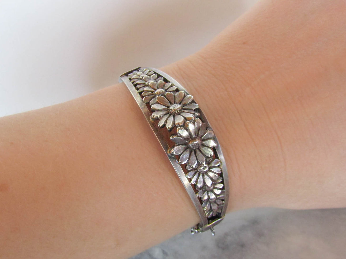 Antique Art Deco Silver Daisy Bangle Bracelet of French Origin