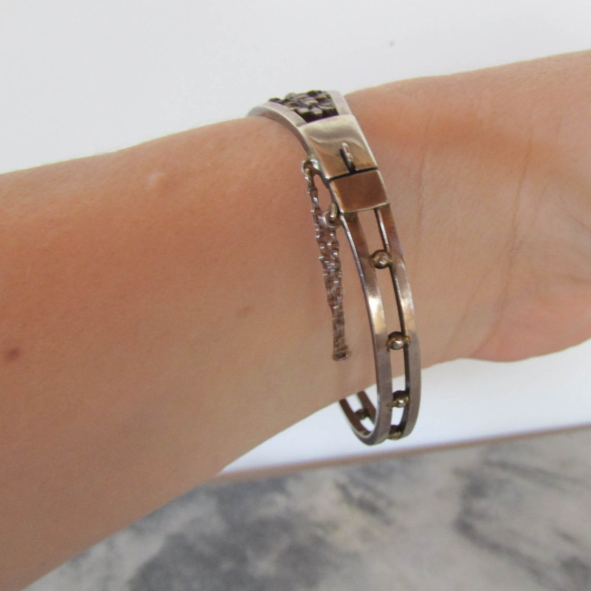 Antique Art Deco Silver Daisy Bangle Bracelet of French Origin