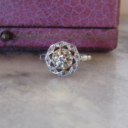 Antique Art Deco Platinum and Diamond Solitaire Ring c. 1920