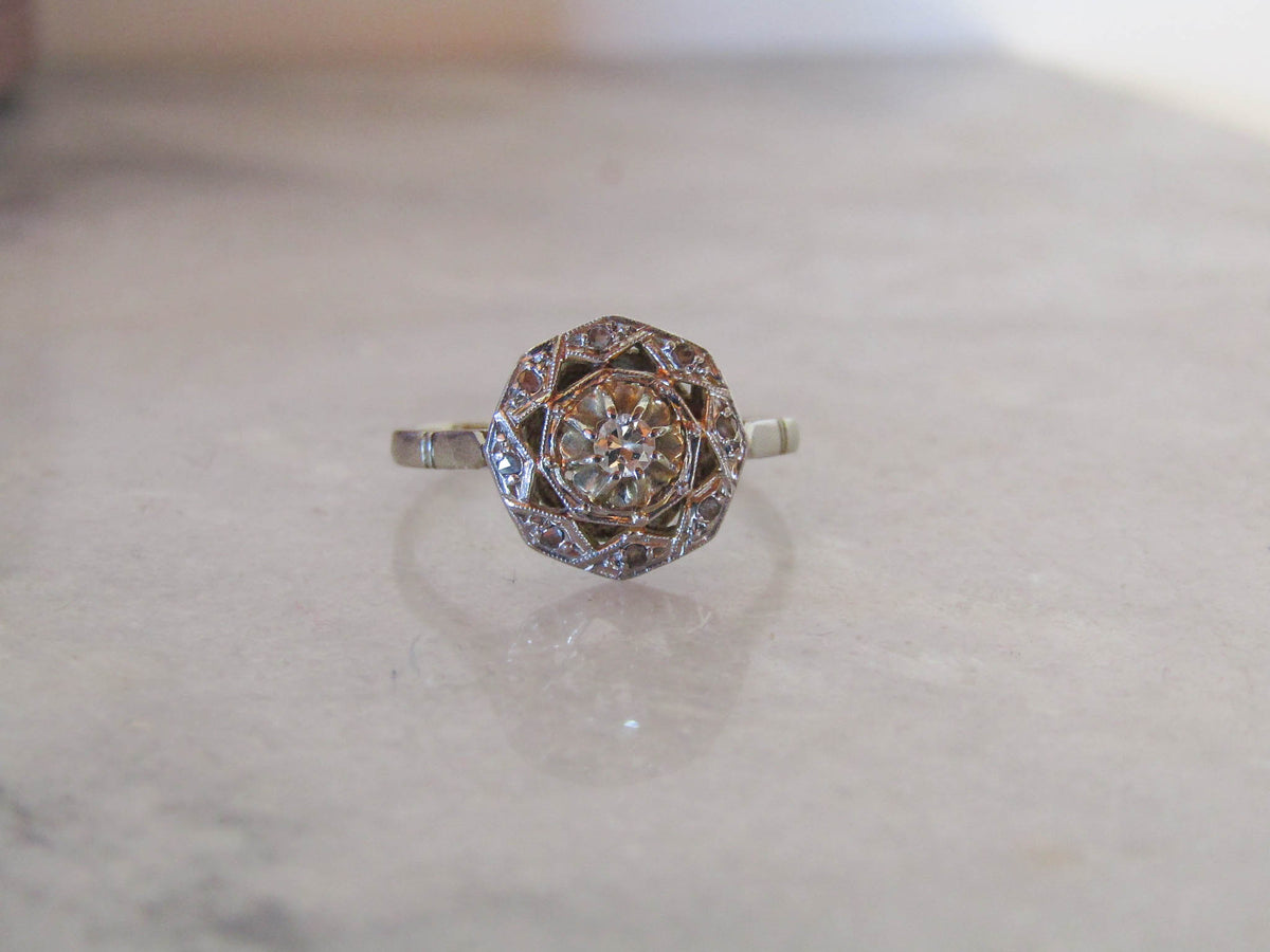 Antique Art Deco Platinum and Diamond Solitaire Ring c. 1920