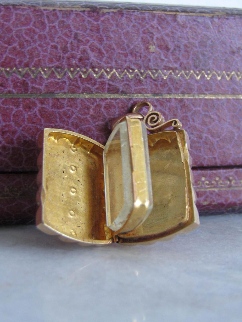 Antique 18K Solid Gold French Vinaigrette Locket with Hinged Beveled Glass Partition