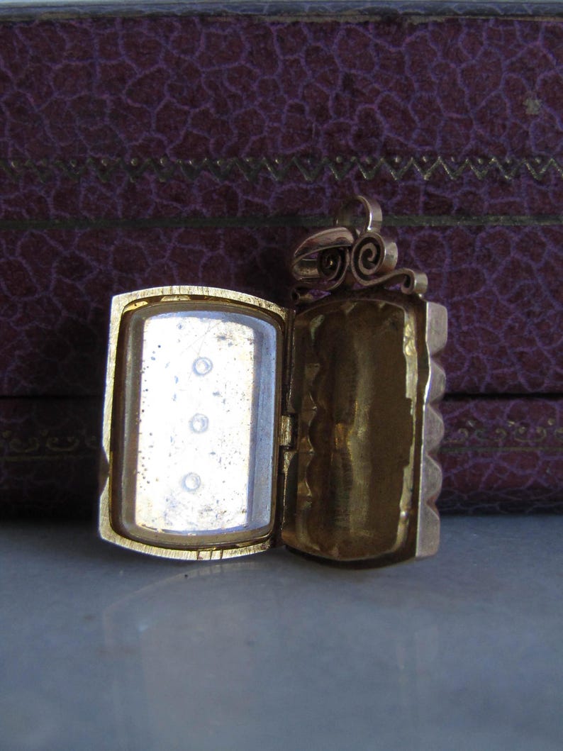 Antique 18K Solid Gold French Vinaigrette Locket with Hinged Beveled Glass Partition