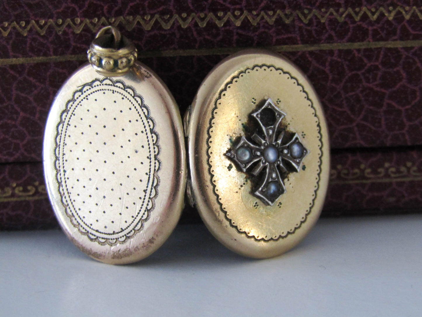 Victorian Gold Filled Locket with Interior Glass Partition, Antique French Mourning Locket Pendant