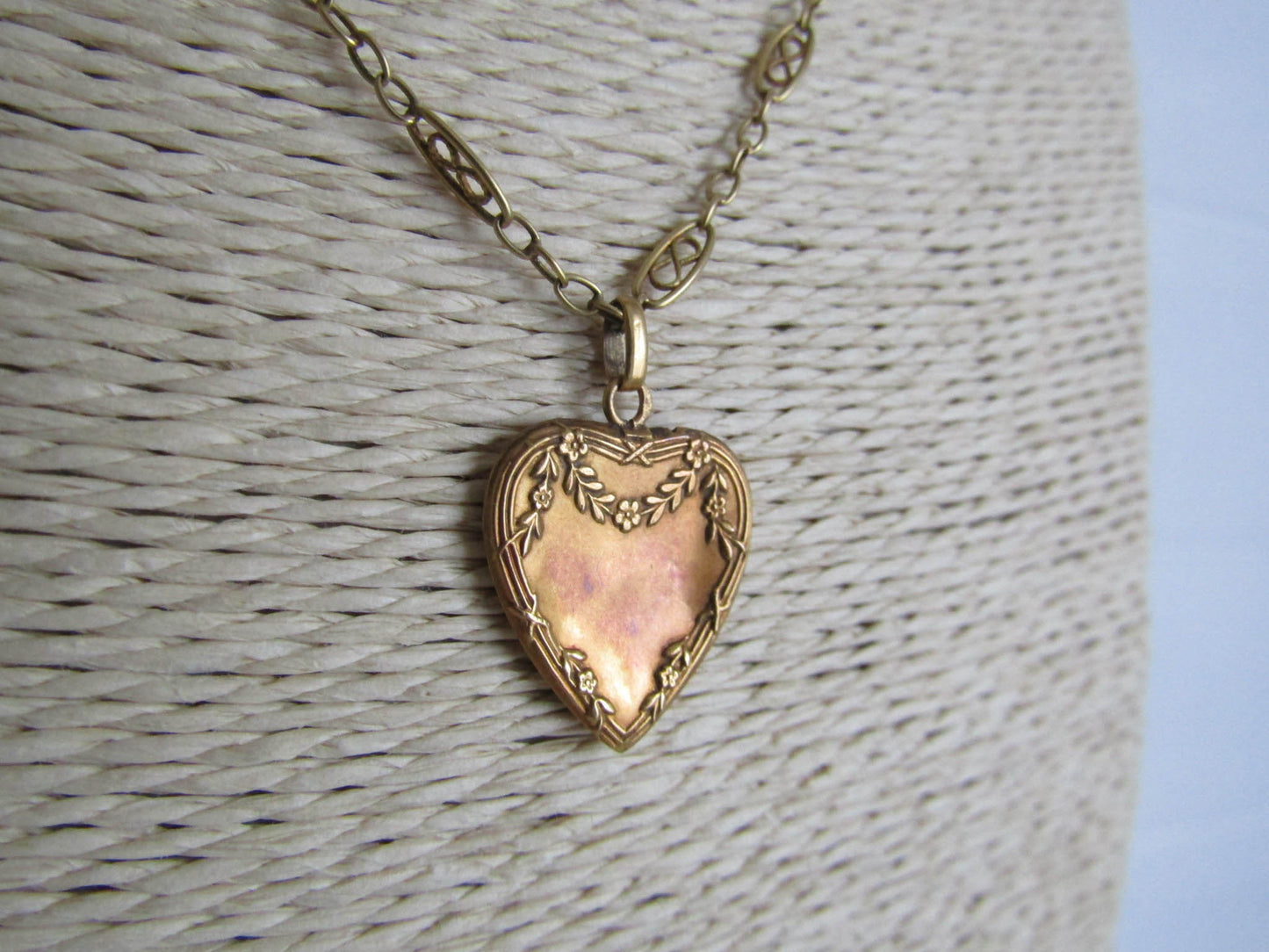 18K Art Nouveau Heart Pendant, Antique French Gold Charm c. 1900