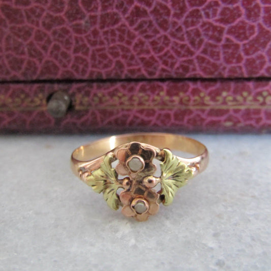 Napoleon III 18k Gold ring with Natural Pearls, Antique French Victorian Ring